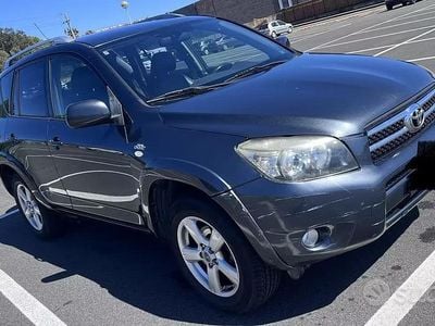 Usado Toyota RAV4 128 CV (94 kW) 2007 Gris SUV