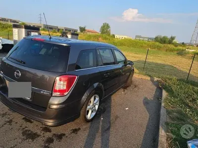 Usata Opel Astra 120 CV (88 kW) 2009 Nero Station wagon