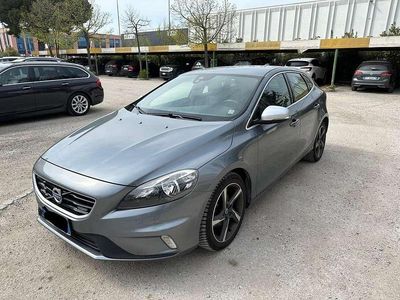 Usata Volvo V40 R-Design Kinetic 114 CV (83 kW) 2015 Argento Berlina