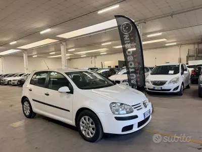 Usata VW Golf IV Comfortline 102 CV (75 kW) 2005 Bianco Berlina