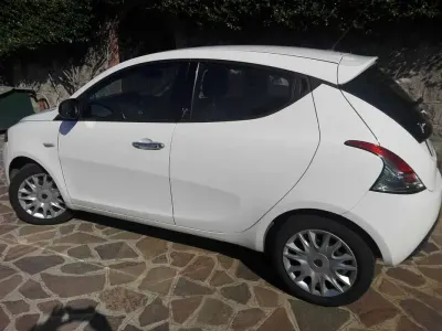 Usata Lancia Ypsilon Gold 95 CV (69 kW) 2013 Bianco Utilitaria