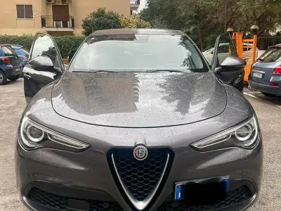 Usata Alfa Romeo Stelvio 190 CV (139 kW) 2019 Grigio SUV