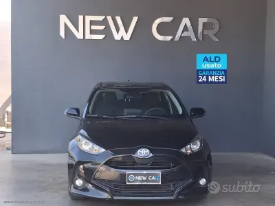Begagnad Toyota Yaris Hybrid Business Edition 92 HK (67 kW) 2022 Svart Sedan