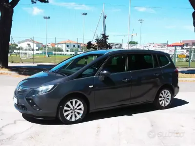 Usata Opel Zafira 150 CV (110 kW) 2012 Marrone Monovolume
