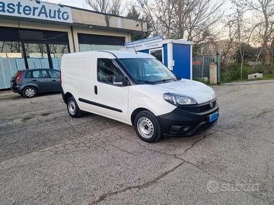 Usata Fiat Doblò Lounge 90 CV (66 kW) 2022 Bianco Monovolume