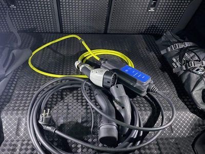 Usata Land Rover Defender 75th Limited Edition 404 CV (297 kW) 2023 Verde SUV