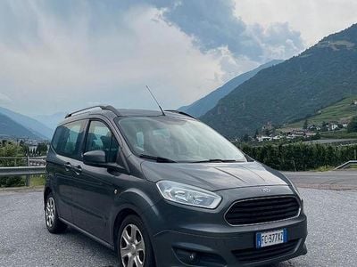 Usata Ford Tourneo Courier 75 CV (55 kW) 2016 Grigio Monovolume