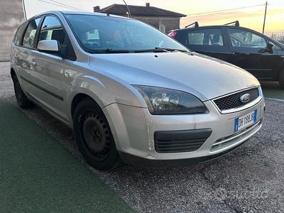 Usata Ford Focus 90 CV (66 kW) 2007 Grigio Station wagon