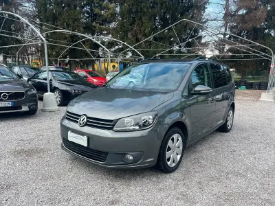 Usata VW Touran Comfortline 105 CV (77 kW) 2014 Grigio Monovolume