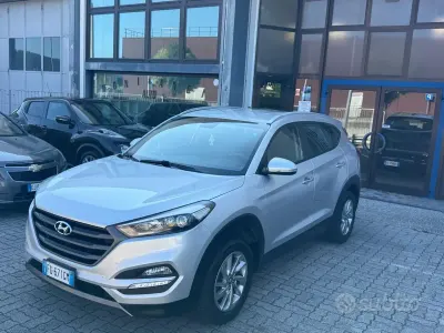 Käytetty Hyundai Tucson Xpossible 116 HP (85 kW) 2016 Harmaa Katumaasturi