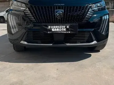 Usata Peugeot 2008 GT-line 101 CV (74 kW) 2024 Nero SUV