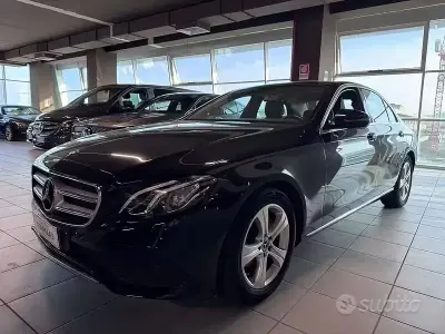 Usata Mercedes E220 194 CV (142 kW) 2017 Nero Berlina