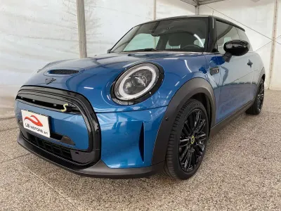Usata Mini Cooper SE Classic 135 kW (184 CV) 2022 Blu/azzurro Utilitaria