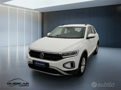 Usata VW T-Roc Life 110 CV (80 kW) 2023 Bianco SUV