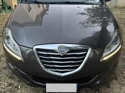 Usata Lancia Delta 120 CV (88 kW) 2009 Grigio Utilitaria