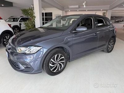 Usata VW Polo Life 80 CV (58 kW) 2023 Grigio Utilitaria