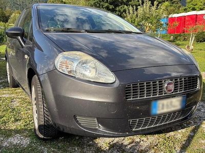Grigio Usata 2010 Fiat Grande Punto Utilitaria | 2500 € (Buon prezzo)