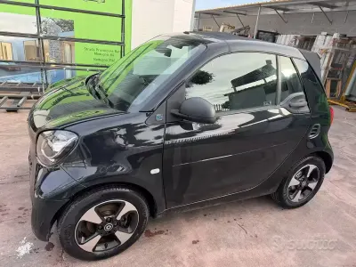 Usado Smart ForTwo Electric Drive 41 kW (56 CV) 2020 Negro Descapotable