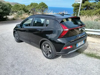 Käytetty Hyundai Bayon 84 HP (61 kW) 2022 Musta Katumaasturi
