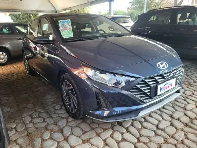 Usata Hyundai i20 84 CV (61 kW) 2024 Grigio scuro metallizzato Utilitaria