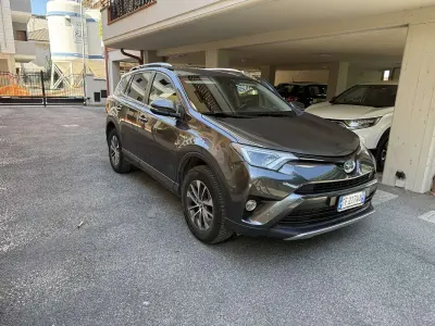 Begagnad Toyota RAV4 Hybrid Active 155 HK (114 kW) 2016 SUV