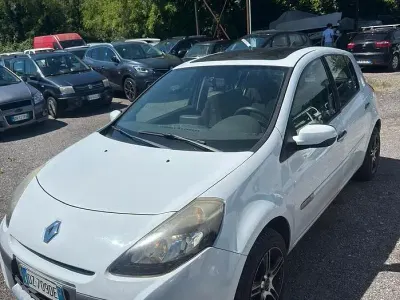 Usata Renault Clio II Luxe 85 CV (62 kW) 2009 Bianco Berlina