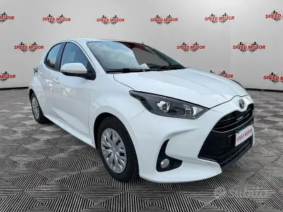 Usata Toyota Yaris Hybrid Active 116 CV (85 kW) 2023 Bianco Berlina