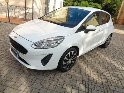 Usata Ford Fiesta 85 CV (62 kW) 2018 Bianco Utilitaria