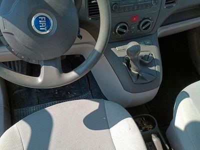 Usata Fiat Idea 95 CV (69 kW) 2005 Grigio Monovolume