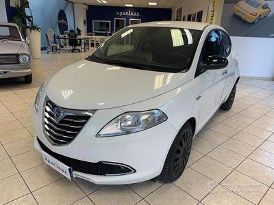 Usata Lancia Ypsilon Silver 69 CV (50 kW) 2012 Bianco pastello Utilitaria