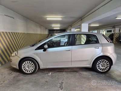 Grigio Usata 2010 Fiat Grande Punto Active Utilitaria | 3000 € (Buon prezzo)