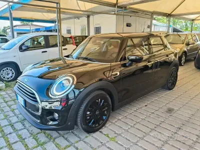 Usata Mini ONE Business 102 CV (75 kW) 2022 Nero Utilitaria