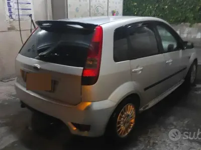 Usata Ford Fiesta ST 90 CV (66 kW) 2005 Grigio Utilitaria