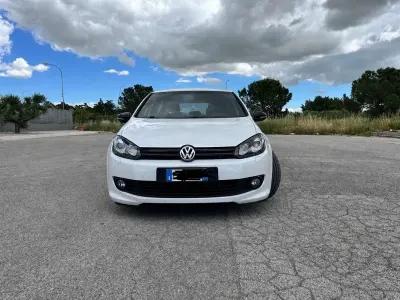 Usata VW Golf VI R-line 140 CV (102 kW) 2011 Bianco Utilitaria