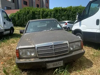 Usata Mercedes 190 109 CV (80 kW) 1995 Grigio Berlina