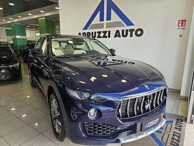 Usata Maserati Levante GranLusso 250 CV (183 kW) 2018 Blu/azzurro SUV
