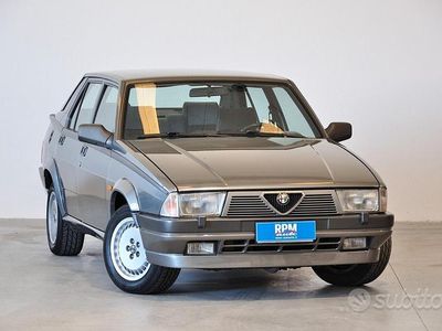 Usata Alfa Romeo 75 148 CV (108 kW) 1987 Grigio Berlina