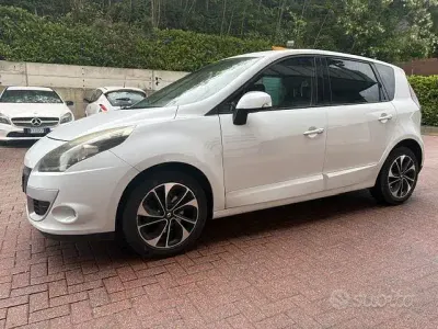 Usata Renault Scenic E-Tech Dynamique 110 CV (80 kW) 2010 Bianco Monovolume