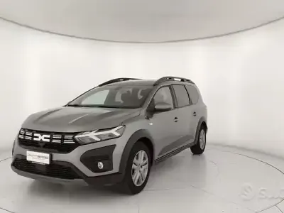 Begagnad Dacia Jogger Expression 101 HK (74 kW) 2024 Grå Minibuss