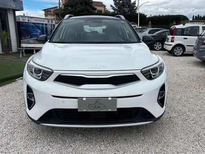 Usata Kia Stonic Style 101 CV (74 kW) 2022 Bianco SUV