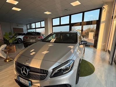 Usata Mercedes A180 Premium 109 CV (80 kW) 2017 Grigio Berlina