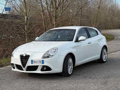 Usata Alfa Romeo Giulietta Distinctive 140 CV (102 kW) 2012 Bianco Berlina