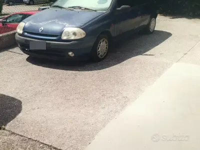 Usata Renault Clio II 58 CV (42 kW) 2001 Blu Berlina