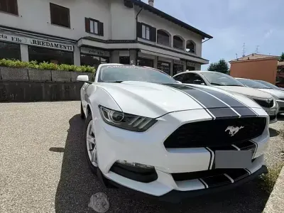Usata Ford Mustang 317 CV (233 kW) 2017 Bianco Coupé
