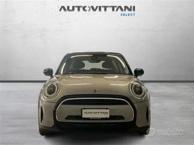 Usata Mini Cooper Essential 136 CV (100 kW) 2024 Grigio chiaro Utilitaria