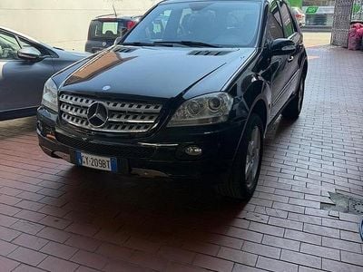 Usata Mercedes ML320 224 CV (164 kW) 2006 Nero SUV
