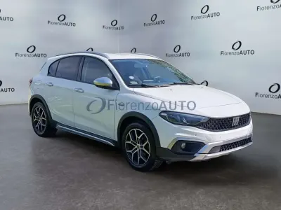 Usata Fiat Tipo Cross Plus 101 CV (74 kW) 2021 Bianco Berlina
