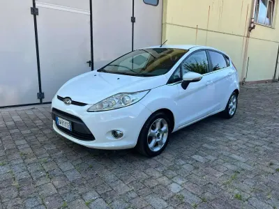 Usata Ford Fiesta Titanium 95 CV (69 kW) 2009 Bianco Berlina