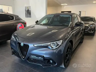 Usado Alfa Romeo Stelvio 190 CV (139 kW) 2022 Gris SUV