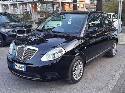 Usata Lancia Ypsilon 69 CV (50 kW) 2012 Nero Utilitaria